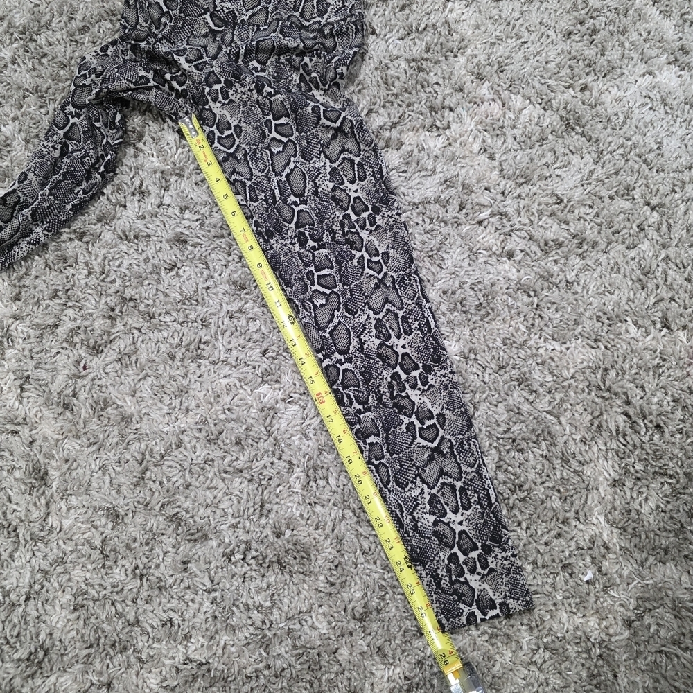 AQ-SPORT 2 Piece Animal Print Athletic Set Size Medium - Picture 6 of 7